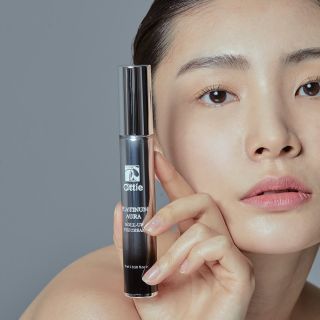 Řada Ottie Platinum Aura přináší dokonalou rovnováhu mezi vědeckou precizností a luxusní texturou. ✨ Každý produkt této...